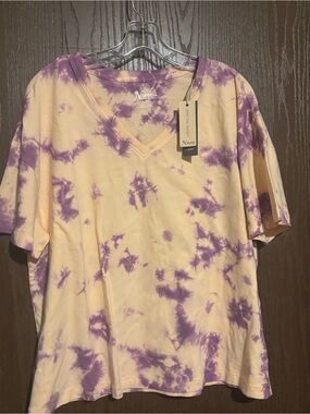 Natural Reflections V‑Neck Tie‑Dye Tee in Cream & Purple